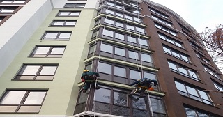 Установка крыши на балкон Ревда цена от 1031 руб. м/2.